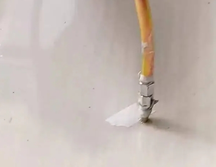 邯山瓷砖空鼓维修公司专业解答在瓷砖铺贴过程中，如果使用的砂料过粗（如全部使用了粗砂），可能会导致以下问题